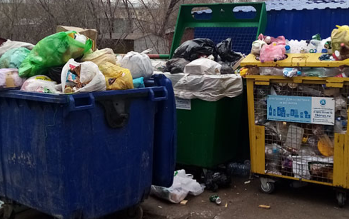 Информацию о заваленных мусором дворах опровергли в мэрии Новосибирска