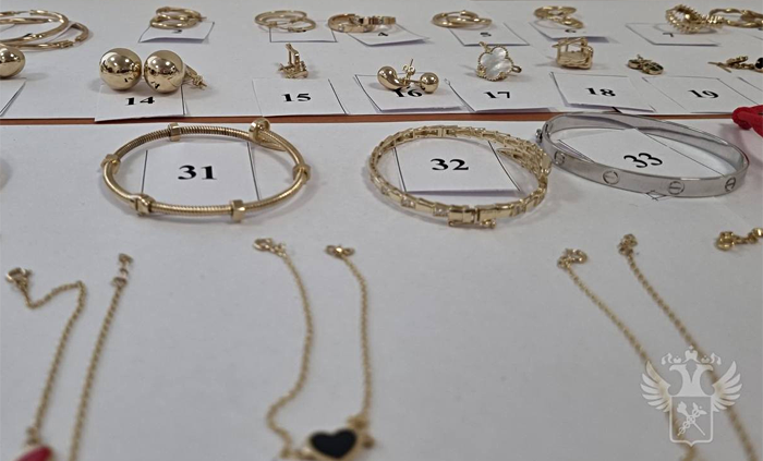 Россиянка привезла из Стамбула 90 золотых украшений «для себя»