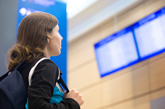 Авиакомпании в России начнут выплачивать пассажирам повышенную компенсацию за задержку рейса