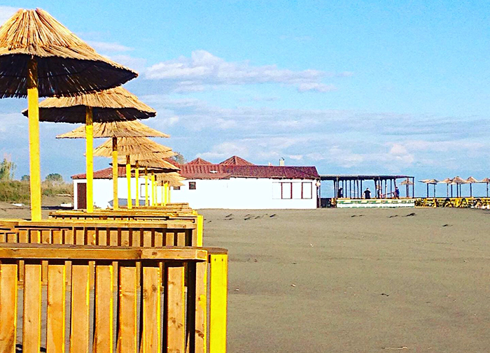 Отель Fkk Ada Bojana 3*, Зонтики на пляже